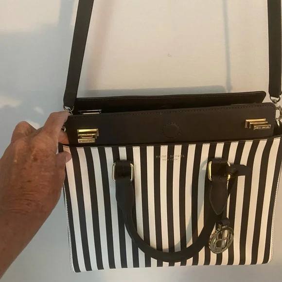 Henri Bendel Centennial Turnlock - Picture 4 of 5